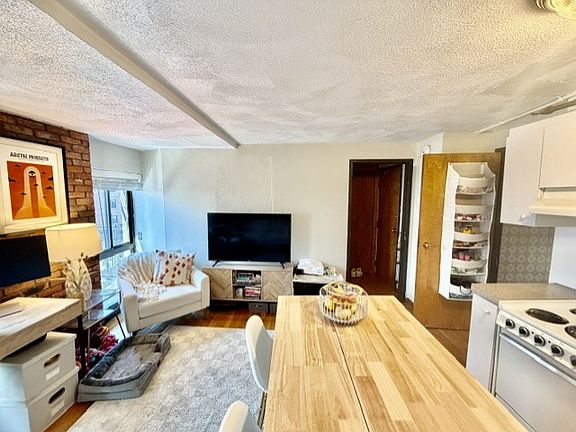 5th image of 8 Harris St APT 4