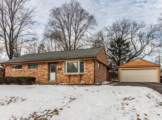 30 Johnathan Rd, Lake Zurich, IL 60047
