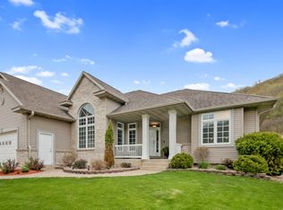 322 Red Apple Dr, La Crescent, MN 55947