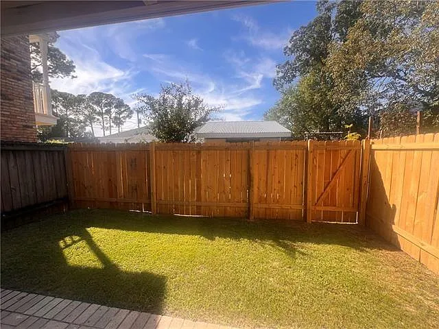 704 Waltham St — Photo 21