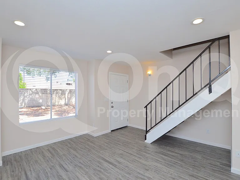 1418 E Knoll Cir #3 — Photo 3