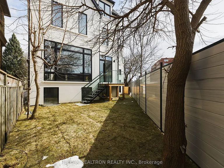 1002 Spadina Rd — Photo 45