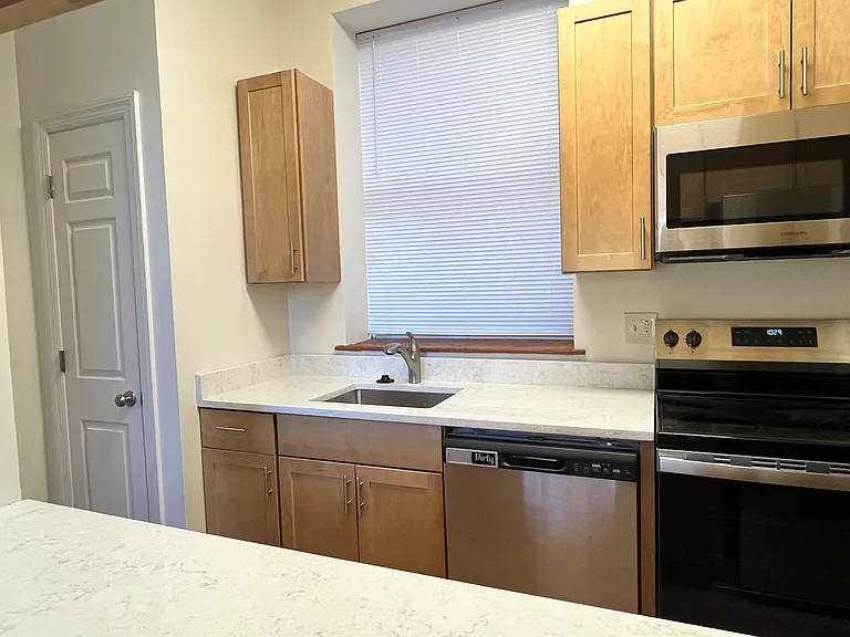 1554 S Spring Ave — Photo 6