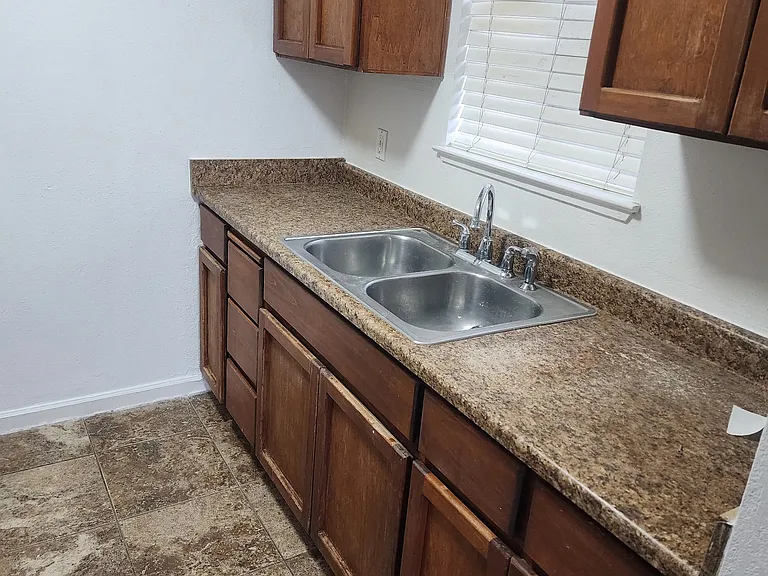 2928 Peachtree Dr #4 — Photo 2