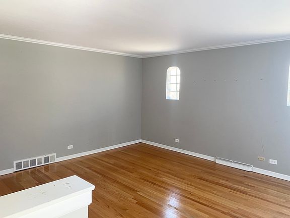 4th image of 5034 N Odell Ave