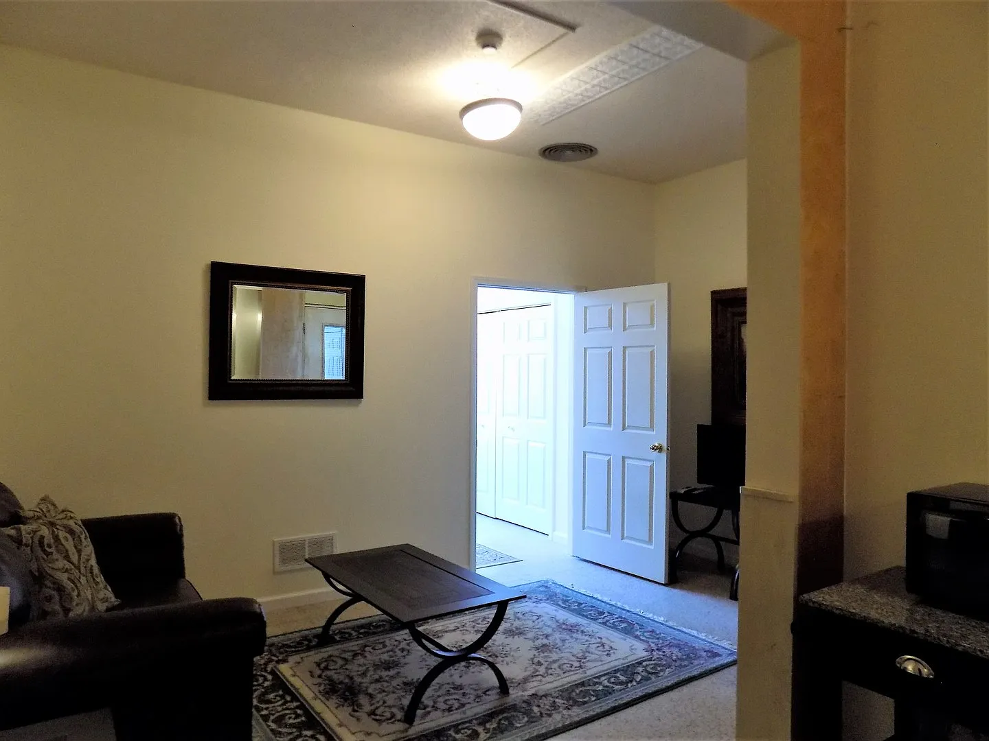 123 North Main St. — Photo 3