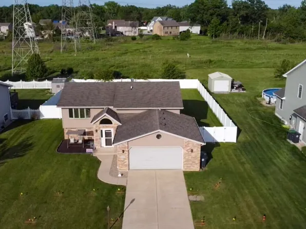 1115 Lakeside Dr, Hobart, IN 46342