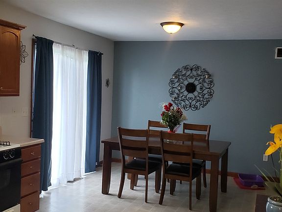 3rd image of 520 Fescue Ct
