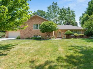 155 Saint Francis Ct, Bloomingdale, IL 60108