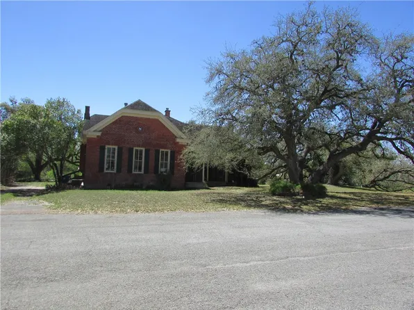 221 E Garden St, Goliad, TX 77963