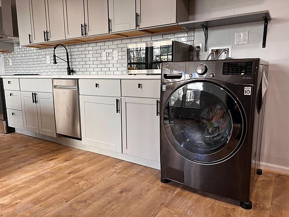 This is an all-in-one washer/dryer combo.