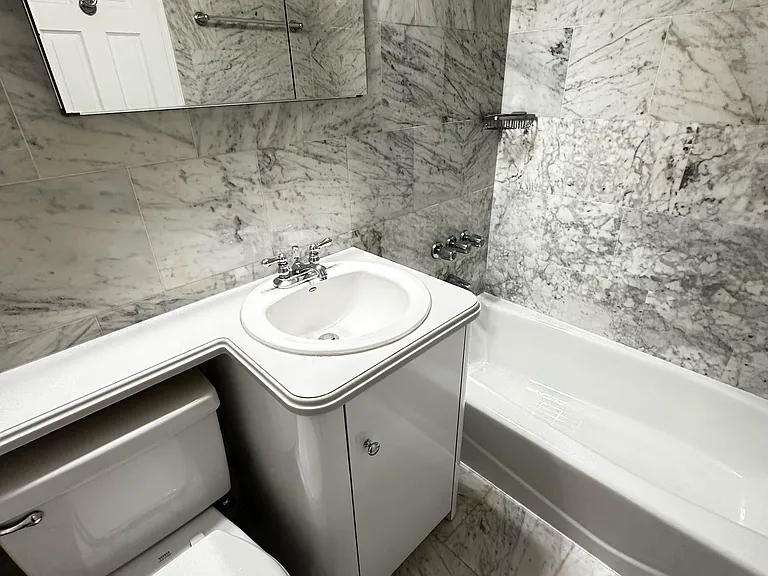 442 W 57th St #4-G — Photo 10