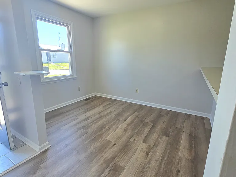 204 Strawberry Ln — Photo 3
