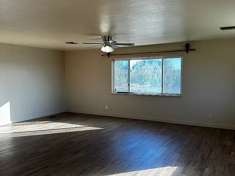 1441 E Barnhart Rd — Photo 10