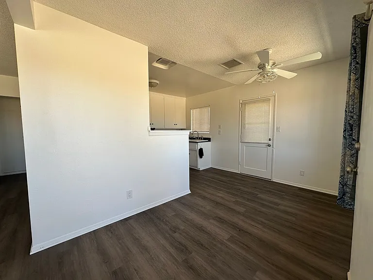 7054 Broad St — Photo 6
