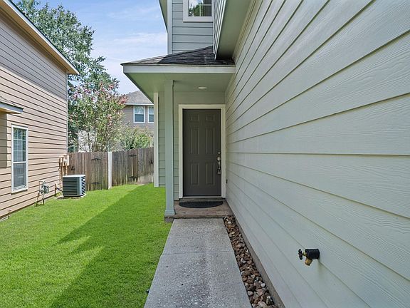 3rd image of 11 Scenic Brook Ct