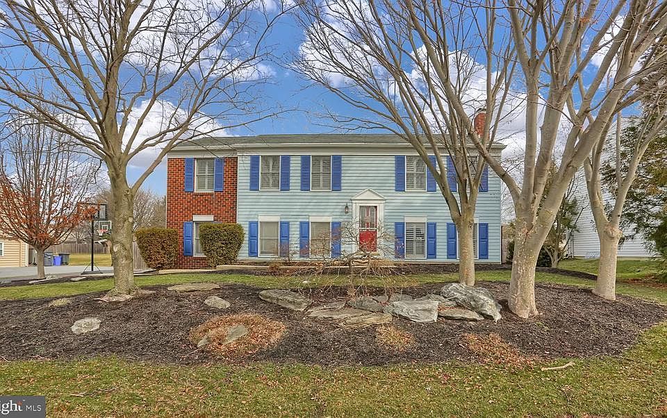1st image of 15 Cobblestone Dr