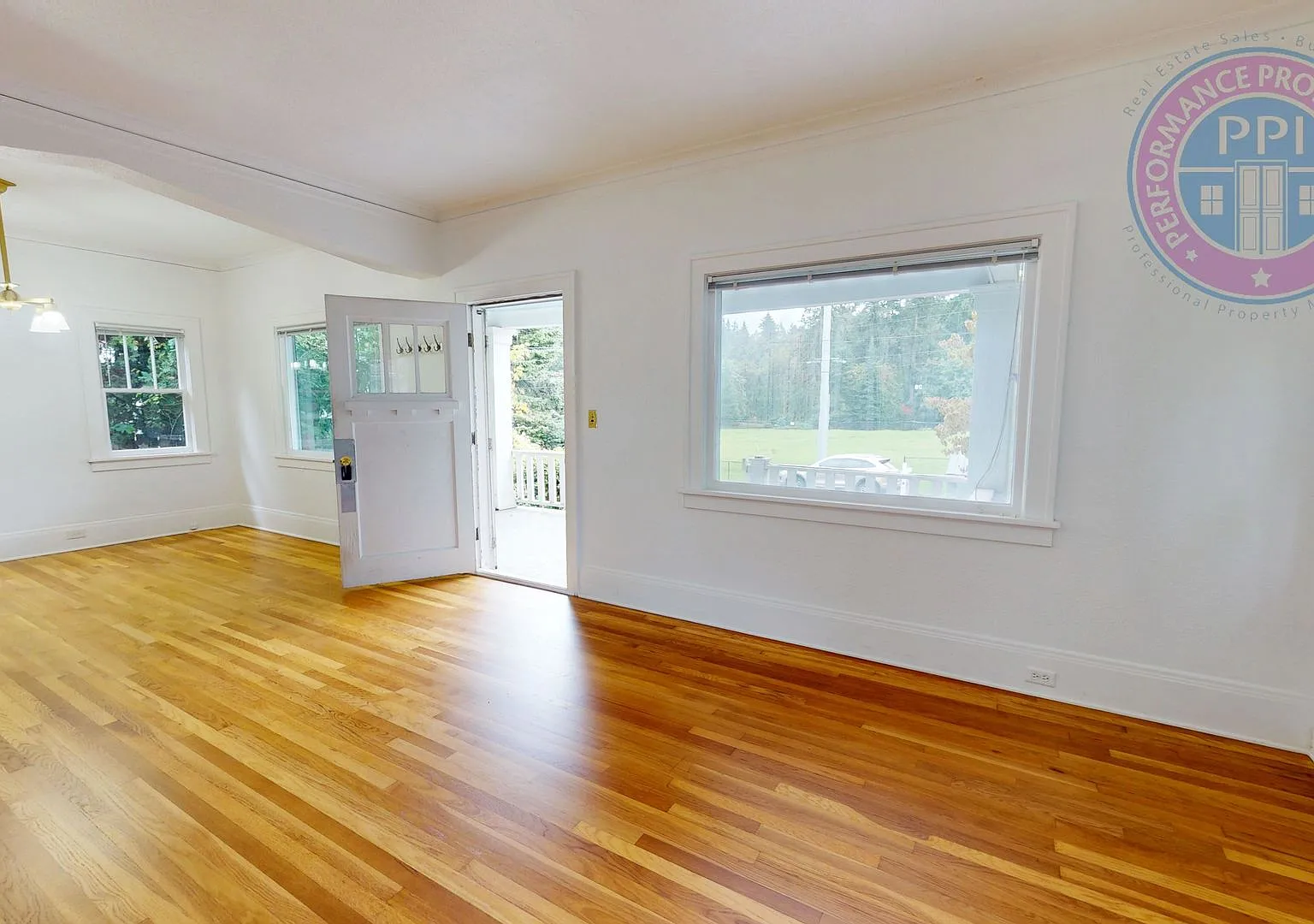 Coveted Old Town Lake Oswego Craftsman | Walk to George Rogers Park, Downtown Dining & Shopping — Photo 3
