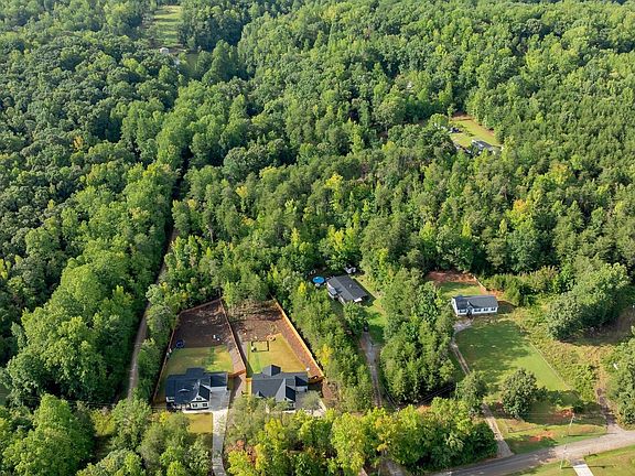 5th image of 300 Goodwin Rd