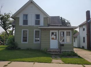 2927 Roosevelt St, Clinton, IA 52732