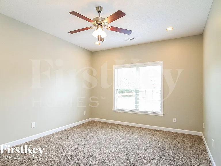 127 Scottsdale Ln — Photo 8