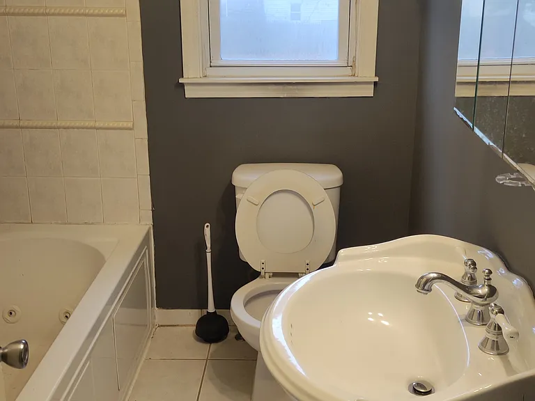 54 Saunders St #2F — Photo 1