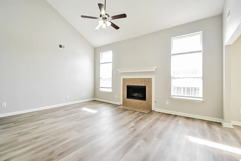 3 bed, 2.5 bath, 1924 sqft, $2,145 — Photo 4