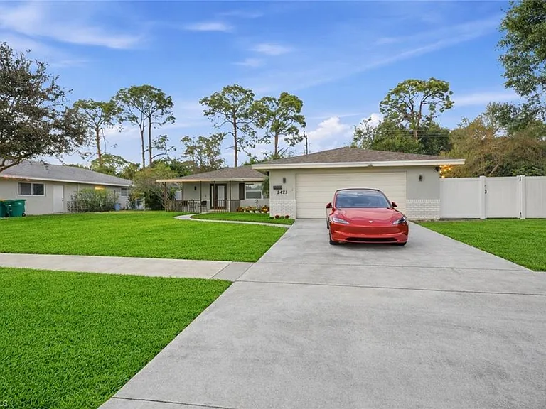 2473 Poinciana St — Photo 5