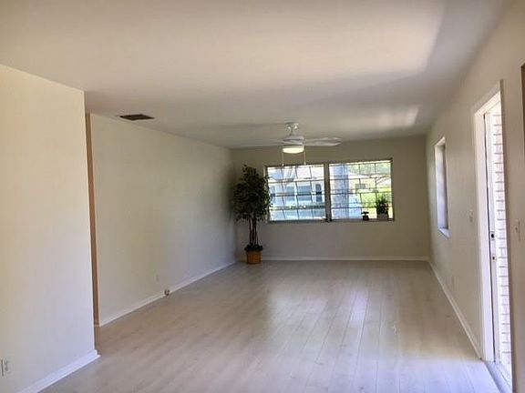 4th image of 10144 40th Way S