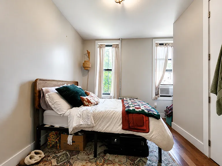143 Cornelia St #2 — Photo 9