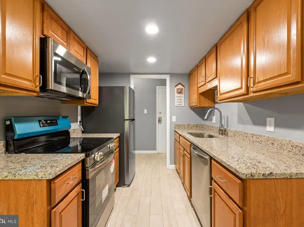 11631 Stoneview Sq APT 12C, Reston, VA 20191