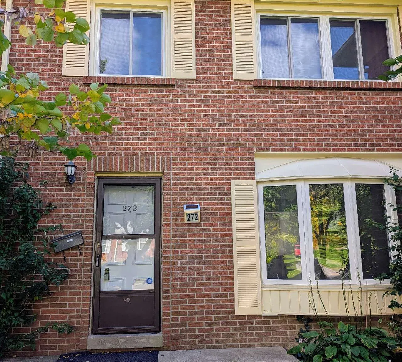 4 bed, $2,150 — Photo 1