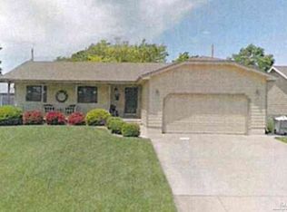 2212 Sherwood Ln, Salina, KS 67401