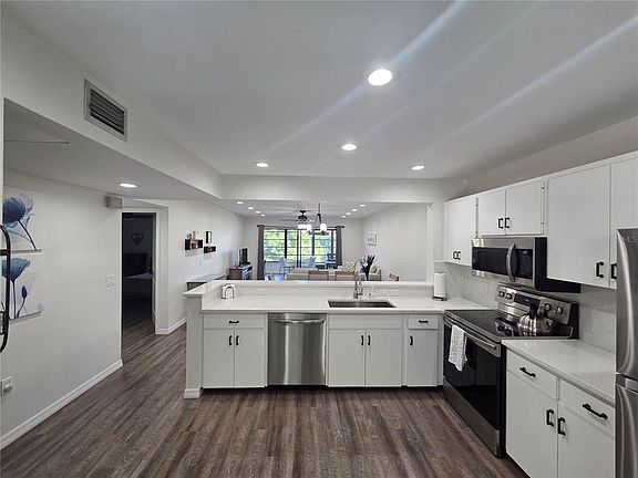4th image of 619 Spring Lakes Blvd