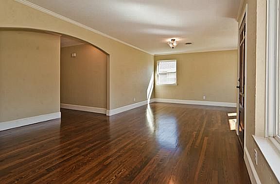 4th image of 8926 Livenshire Dr