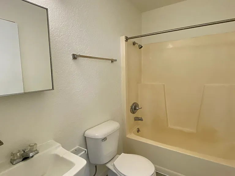 516 Shelden Ave #210 — Photo 8