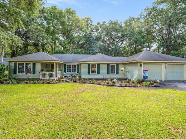 156 Middle Rd, Beaufort, SC 29907