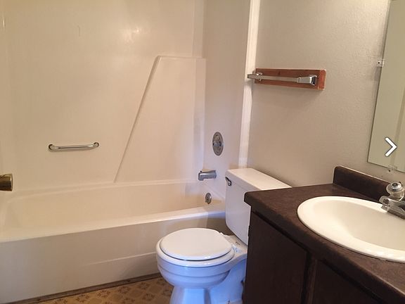 3rd image of 2521 Harvey Dr APT 5