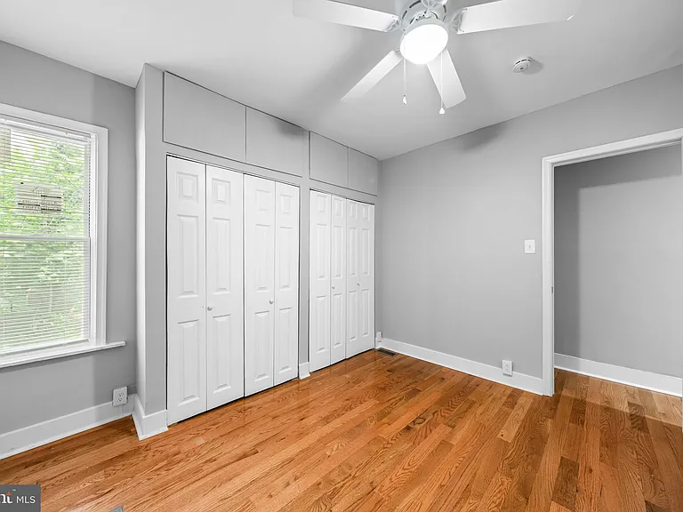 1011 W 5th St — Photo 15