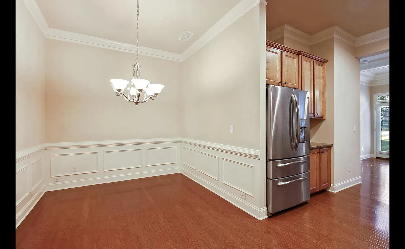 4 bed, 3.5 bath, 2596 sqft, $3,700 — Photo 4