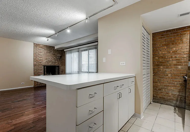 713 W Diversey Pkwy #7 — Photo 5