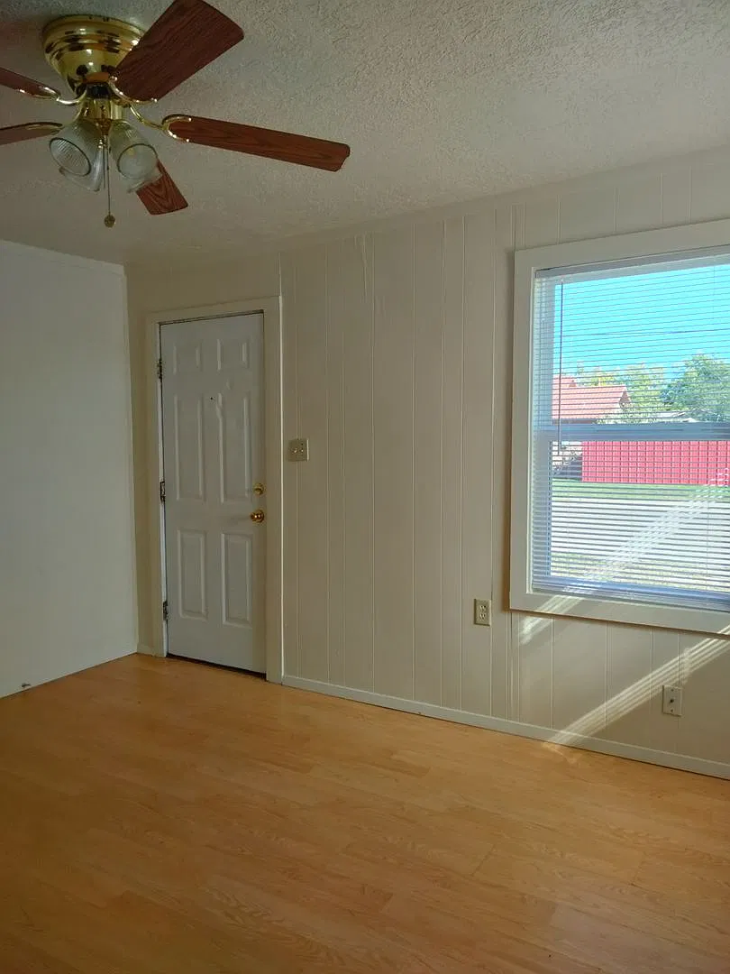 Cozy One Bedroom, One Bath House in Peaceful Location for $600! — Photo 4