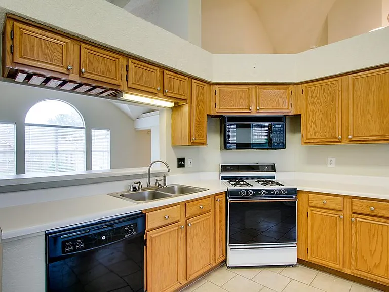 2104 Regency Dr — Photo 22