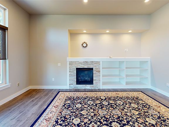 4th image of 880 Point Brown Avenue SE