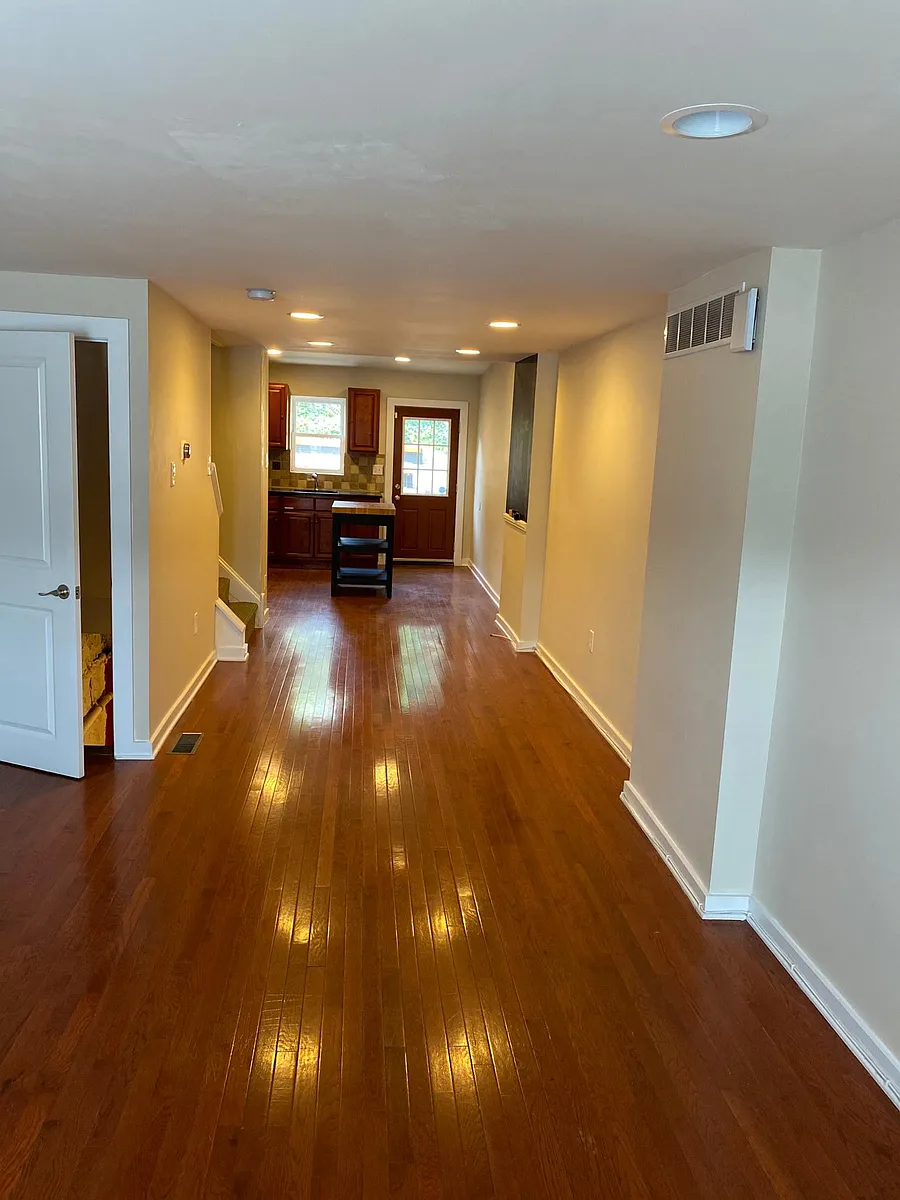 1st floor - 218 E Elm St