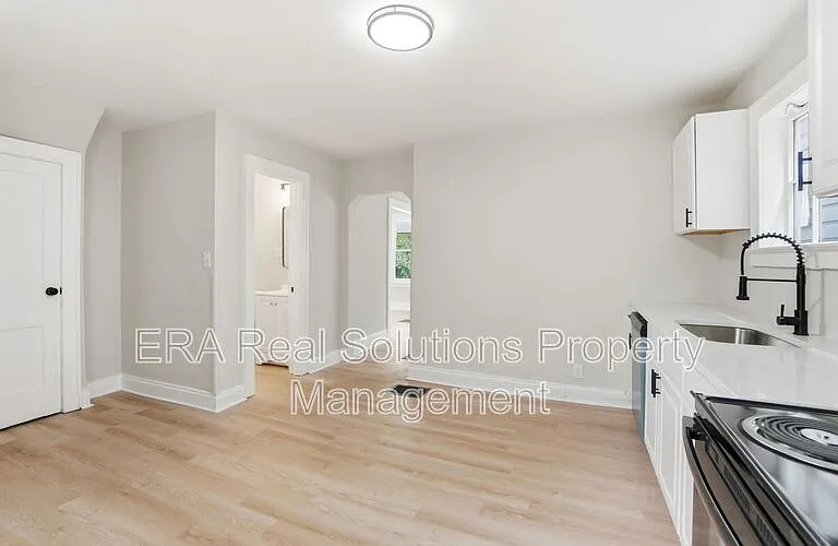 394 S Guilford Ave — Photo 14