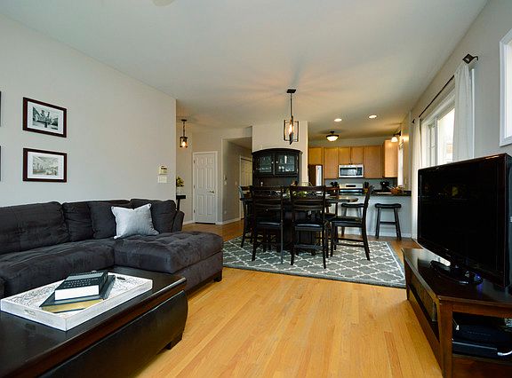 5th image of 4890 N Ashland Ave APT 2N