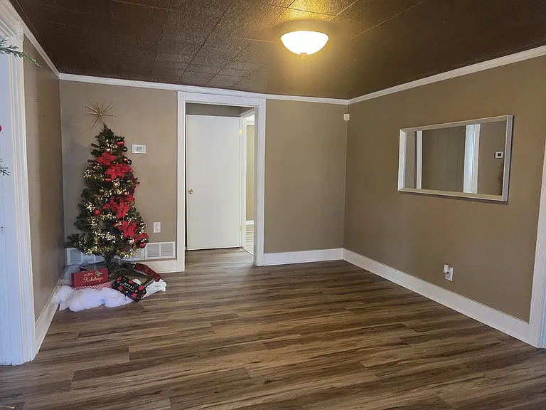 7043 S Goddard Rd — Photo 4