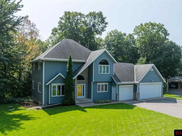 138 Maple Park Dr, Mankato, MN 56001