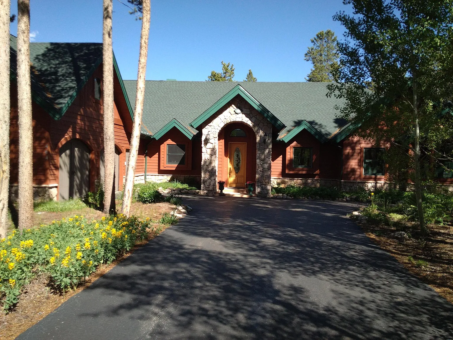 464 Silver Cir — Photo 1